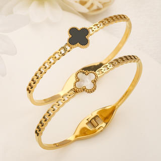 VCA Bracelet 142