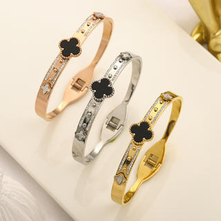 VCA Bracelet 274