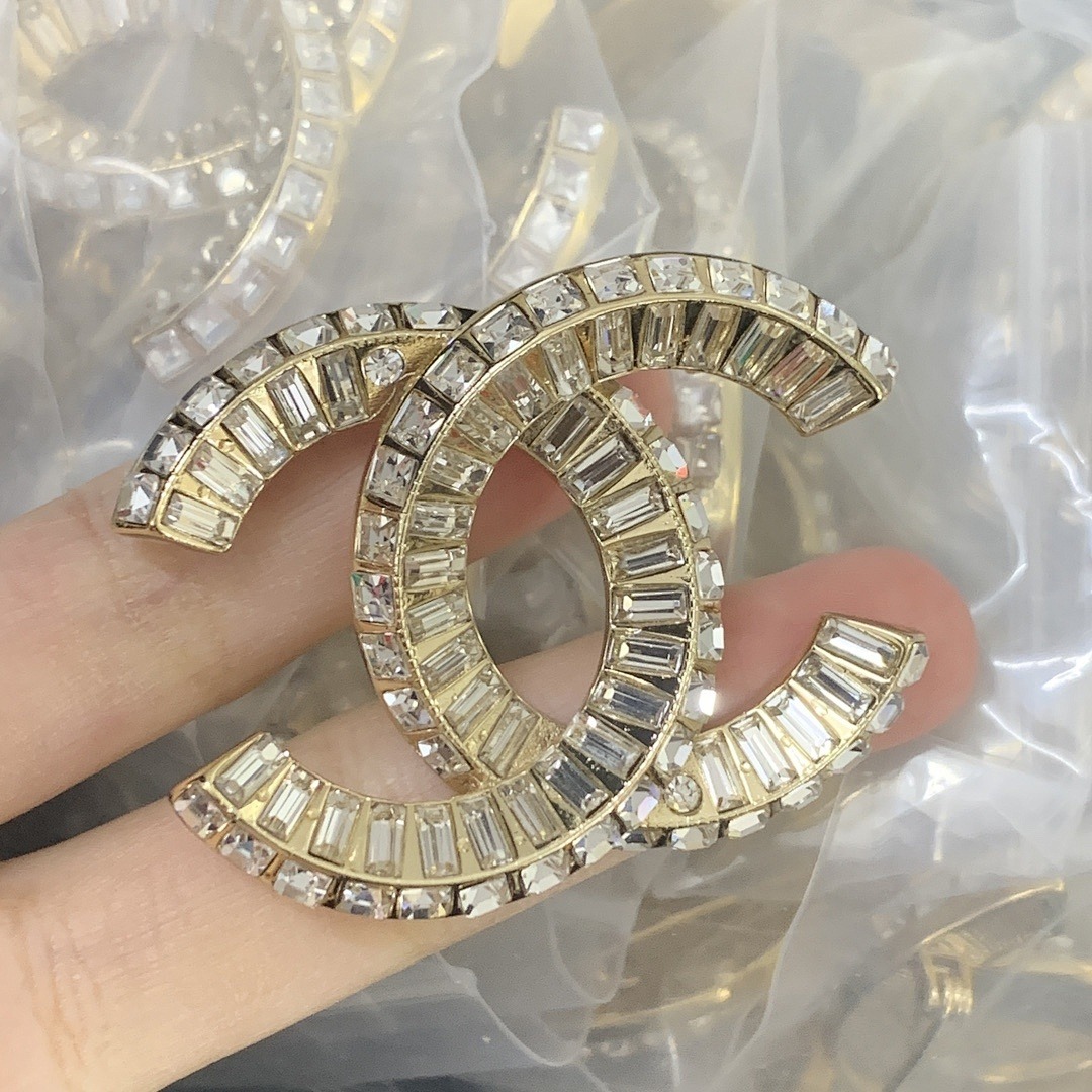 Brooch 9