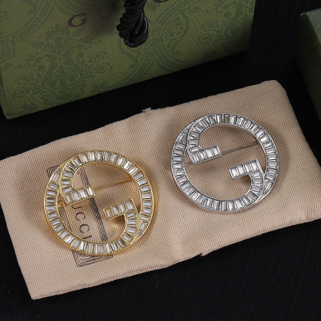 Brooch 12