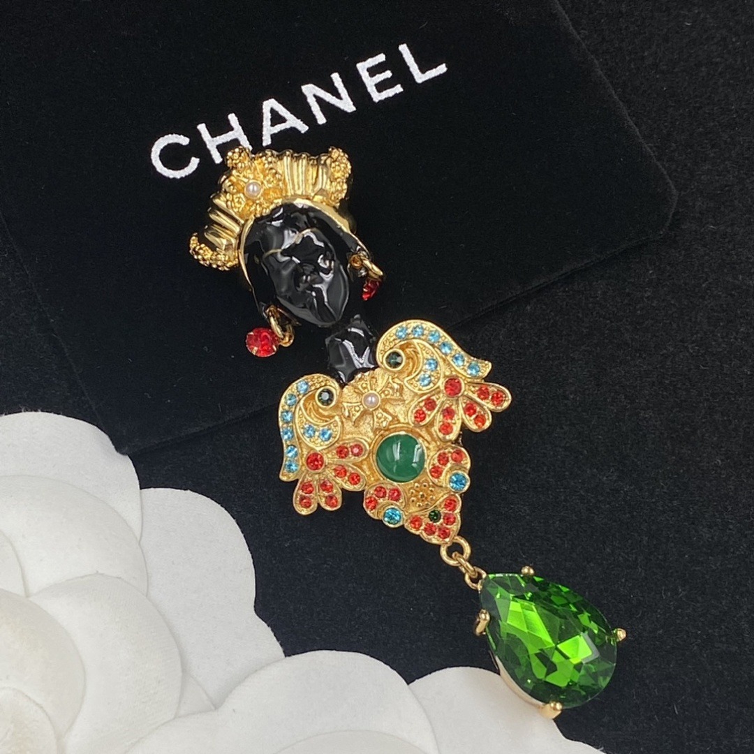 Brooch 16