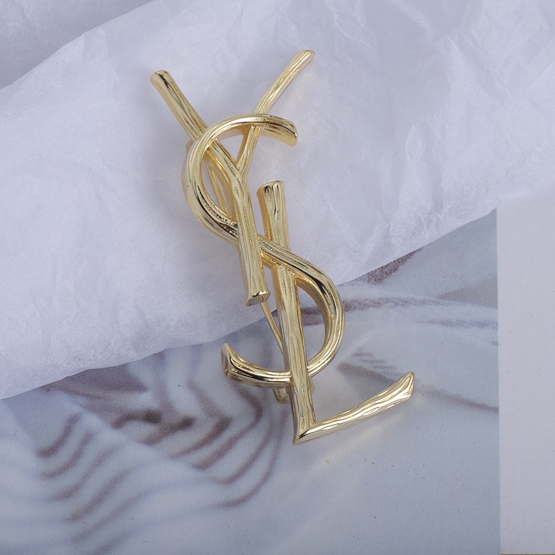 Brooch 29