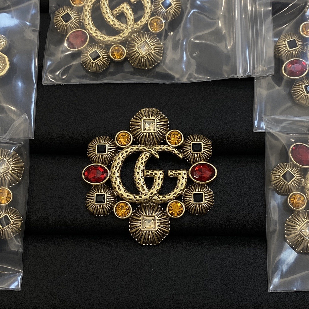 Brooch 31