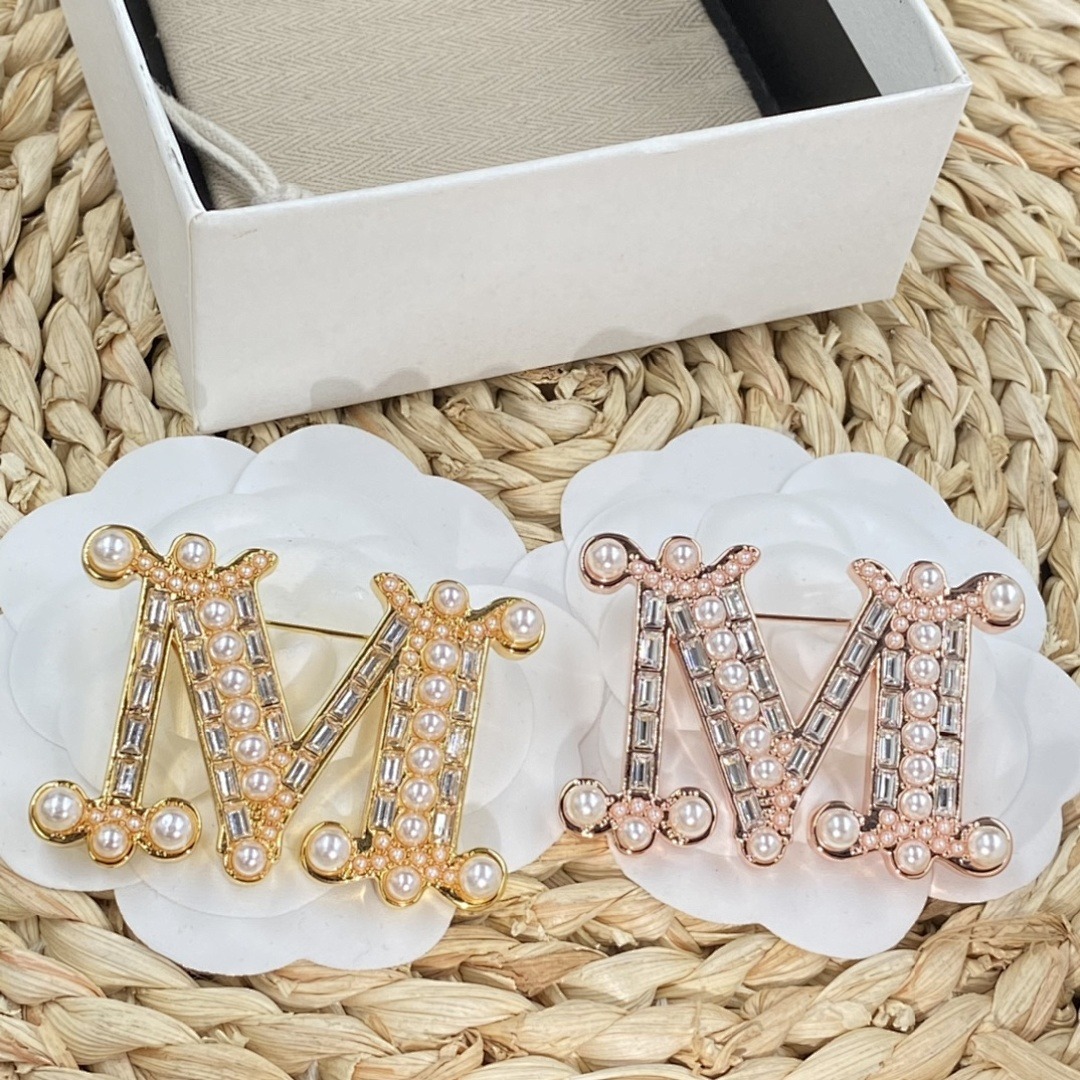 Brooch 33