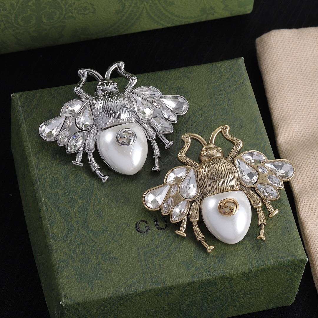 Brooch 34