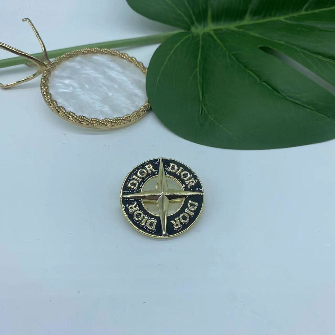 Brooch 40
