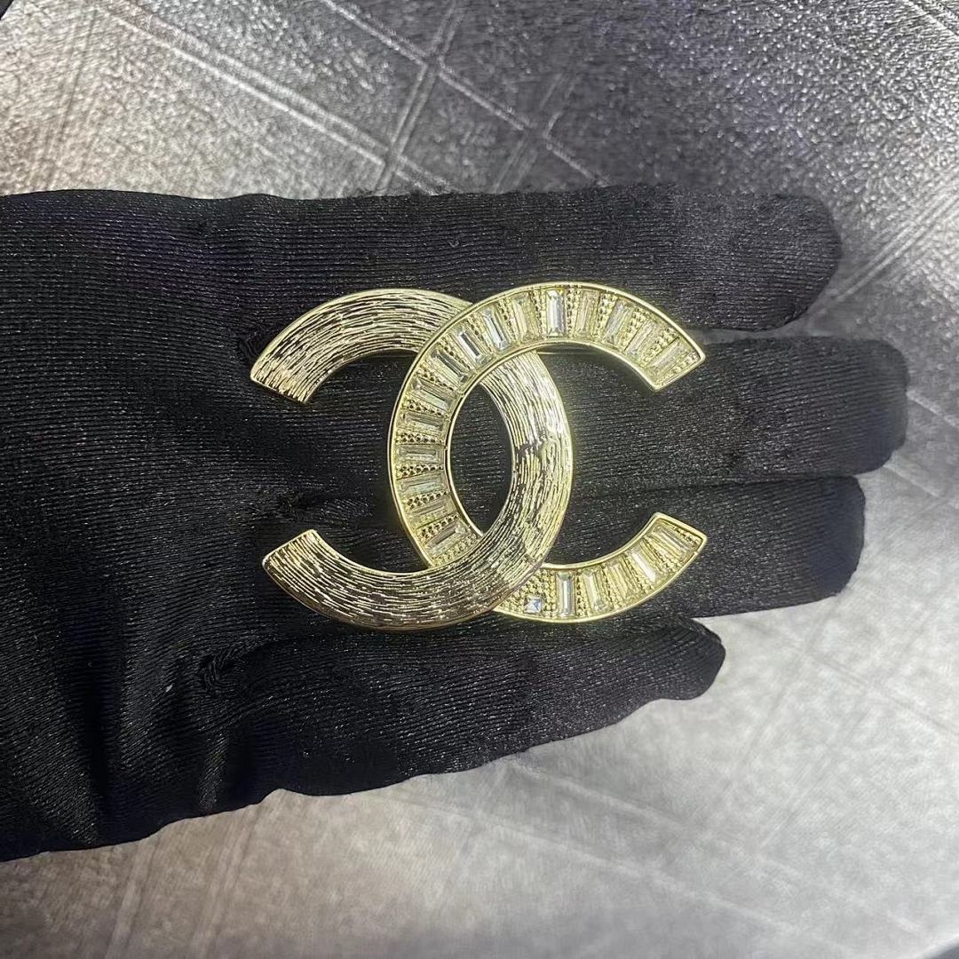 Brooch 46