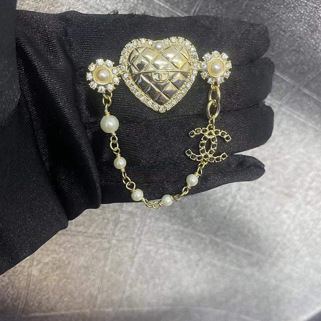 Brooch 47