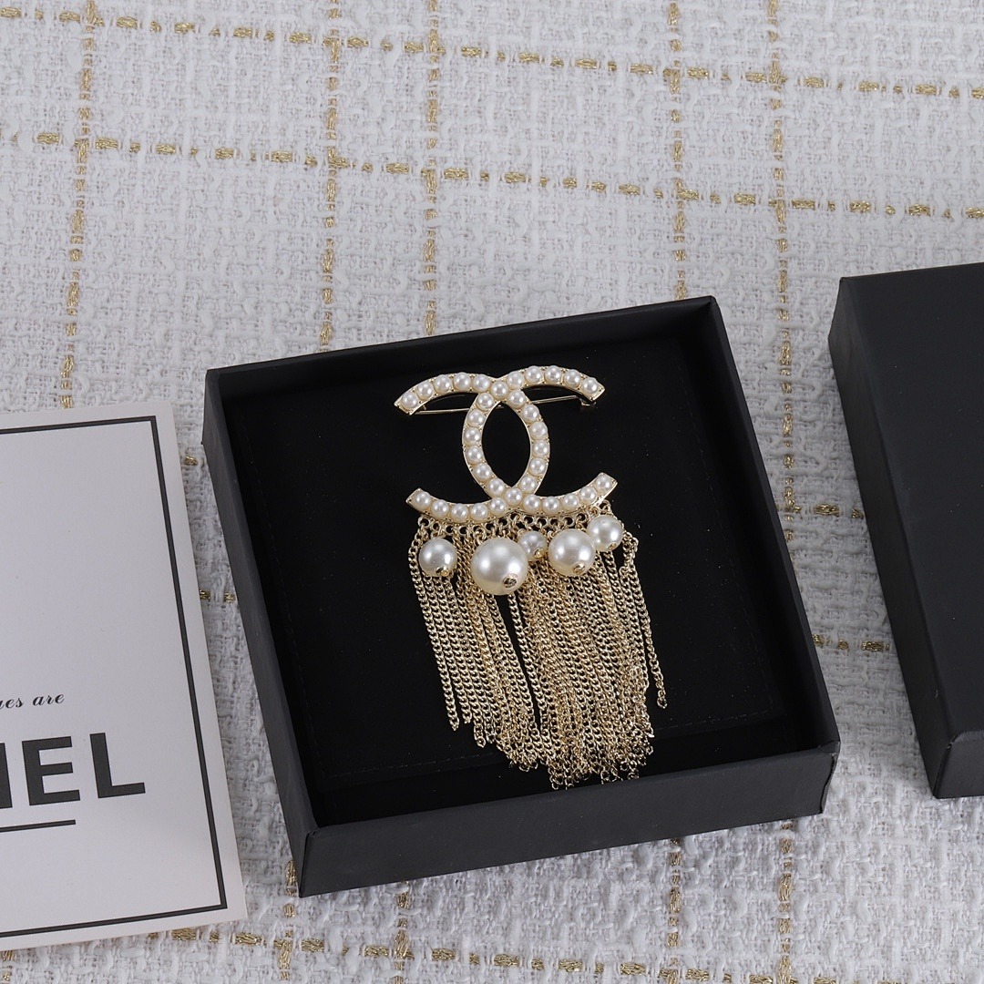 Brooch 67