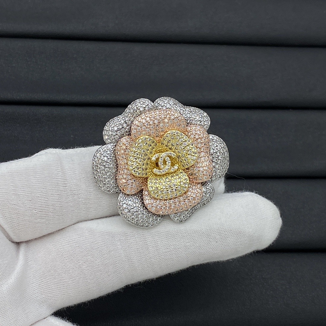 Brooch 68