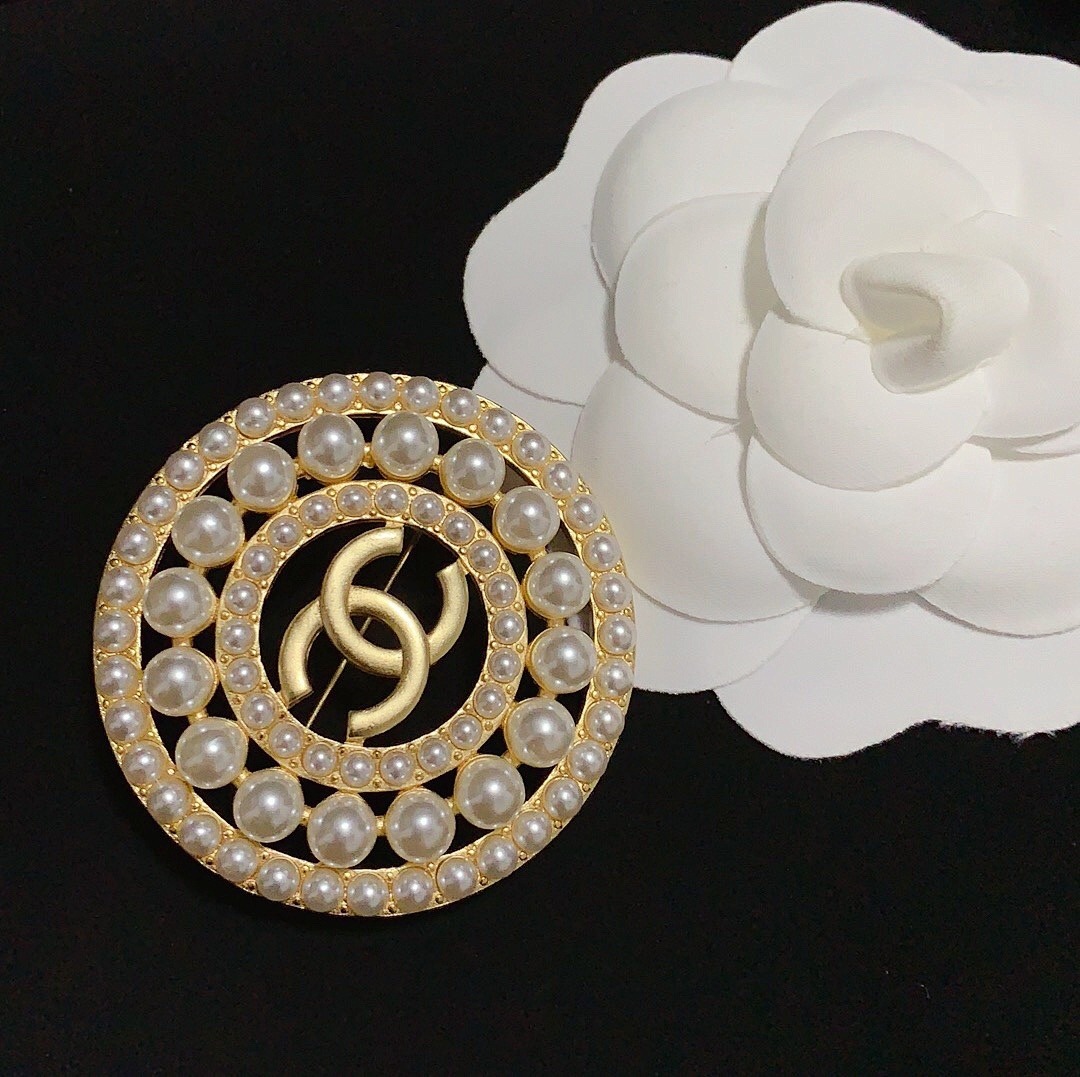 Brooch 69