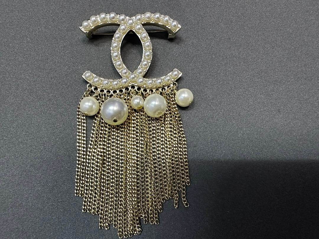 Brooch 73