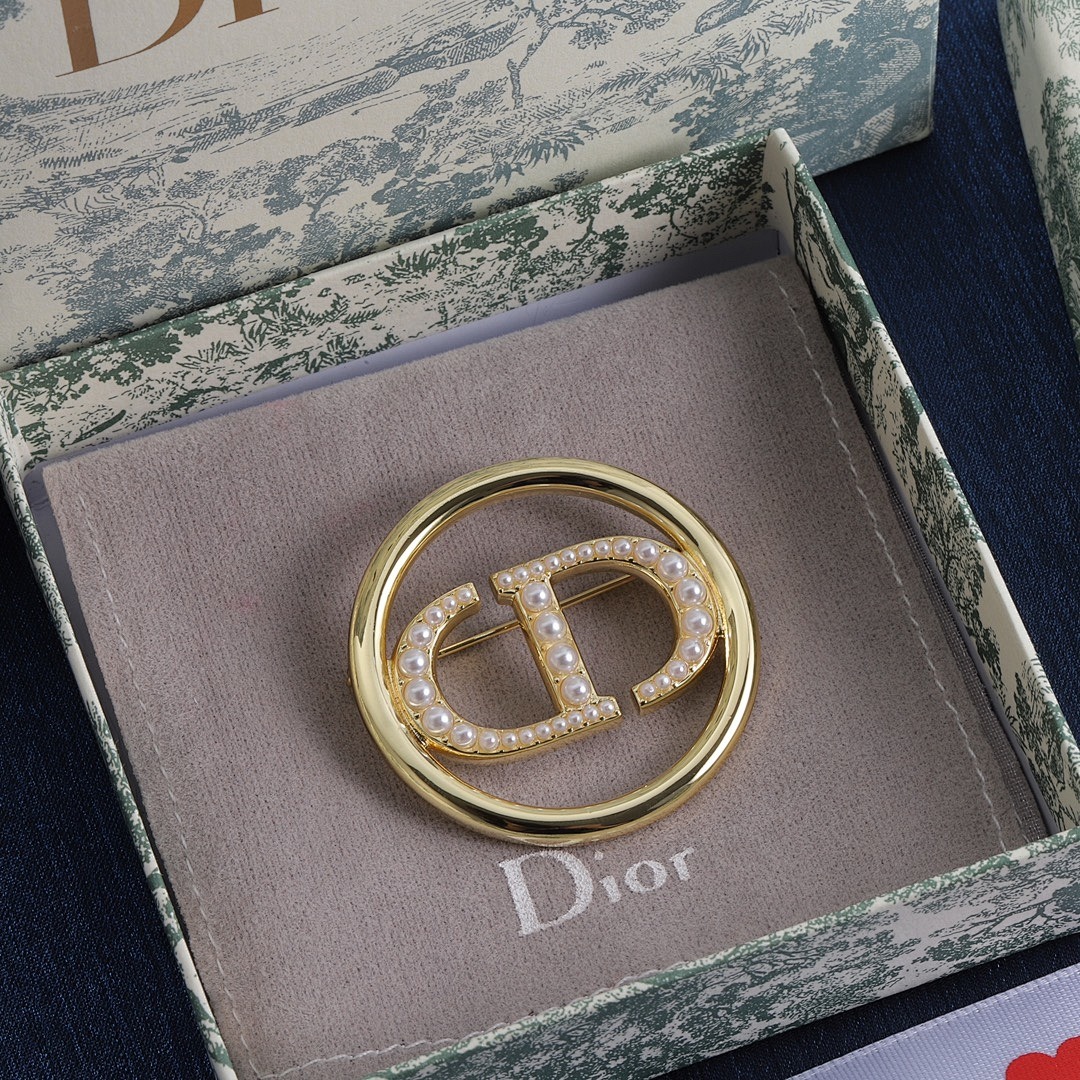 Brooch 82