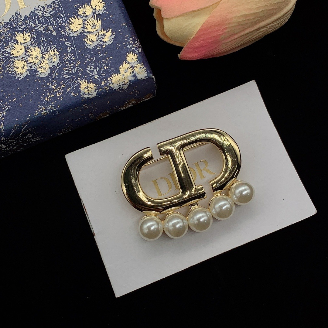 Brooch 83