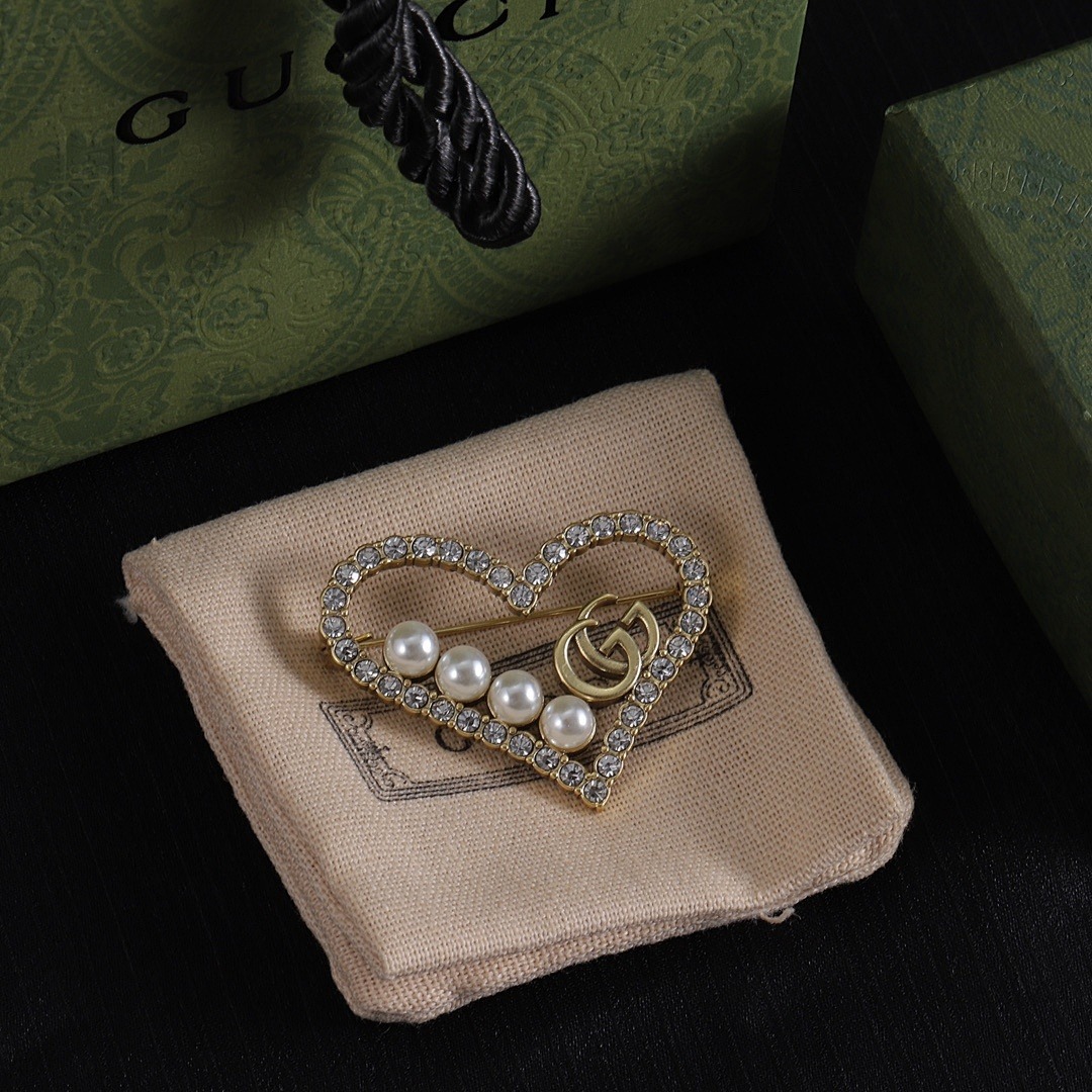 Brooch 84