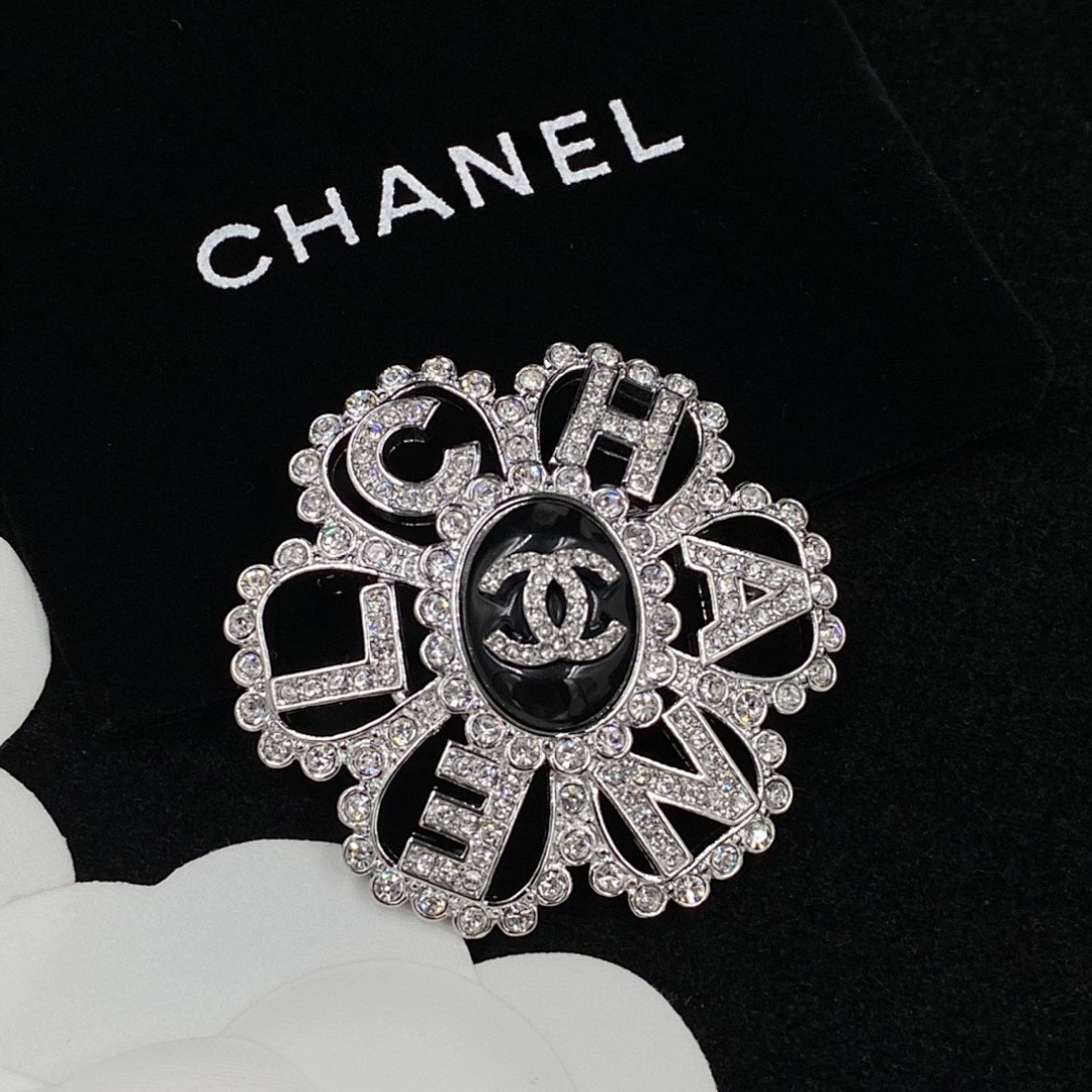 Brooch 89
