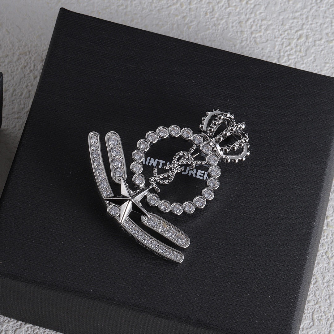 Brooch 93