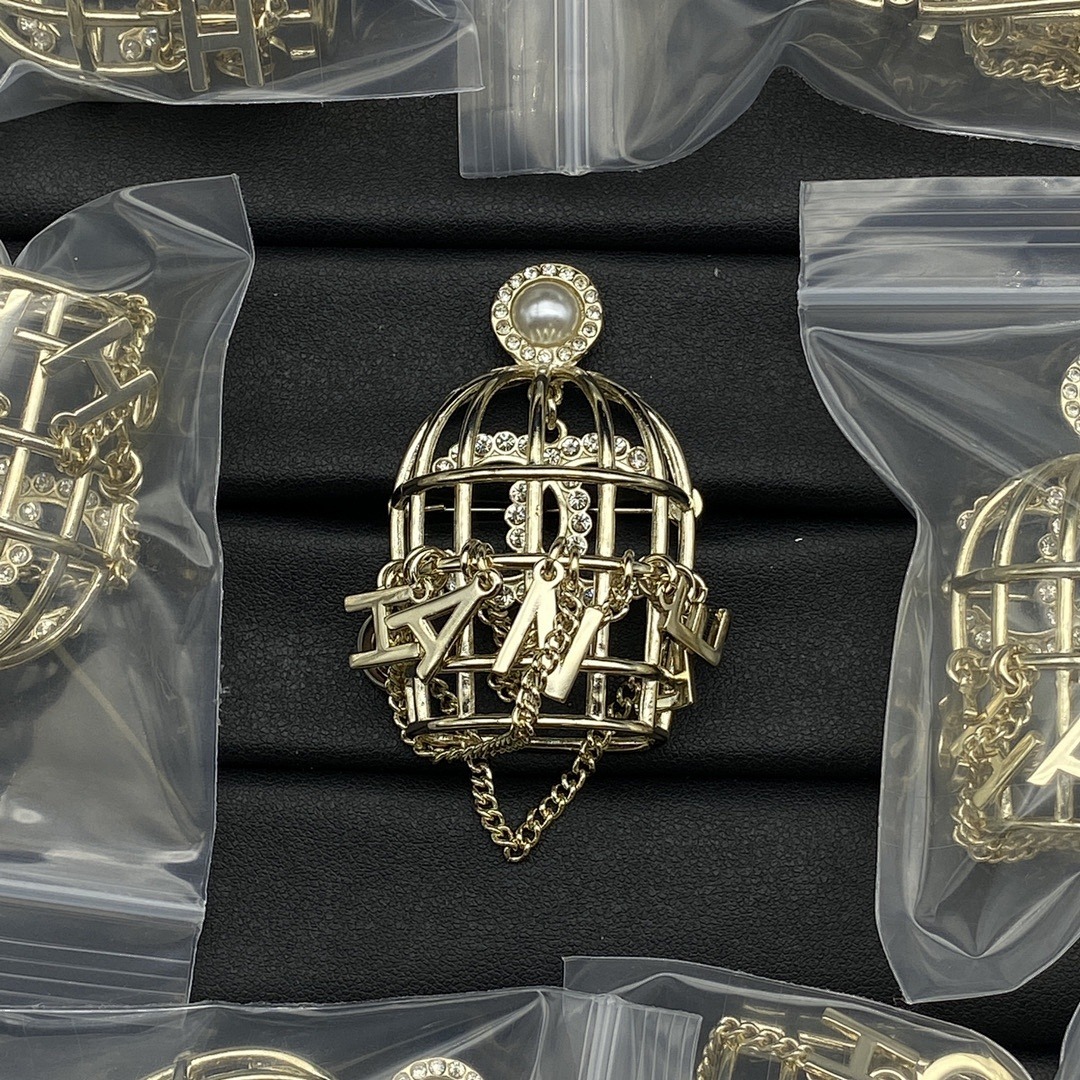 Brooch 98