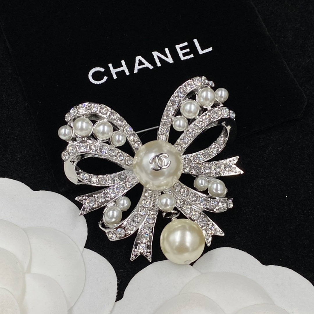 Brooch 99