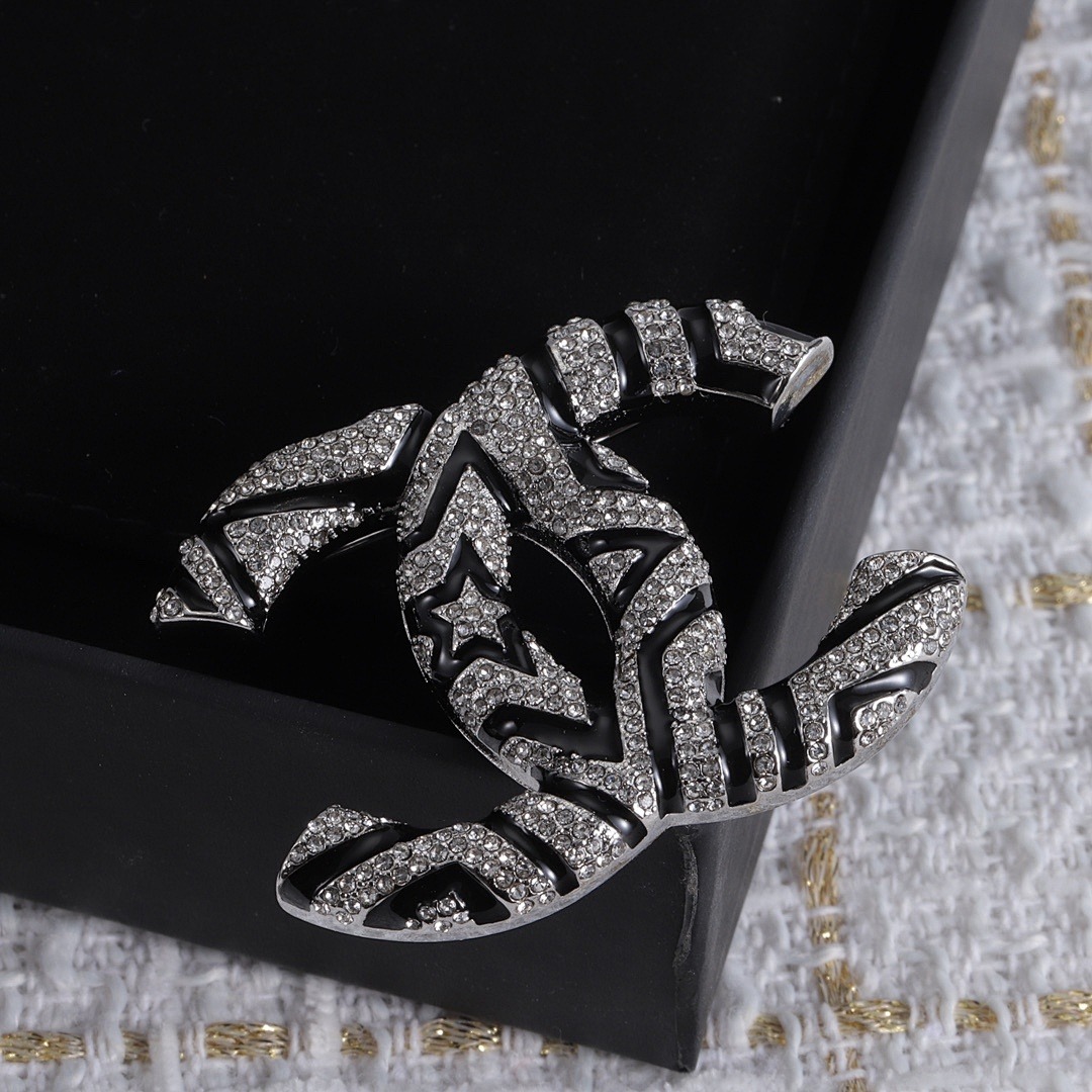 Brooch 104
