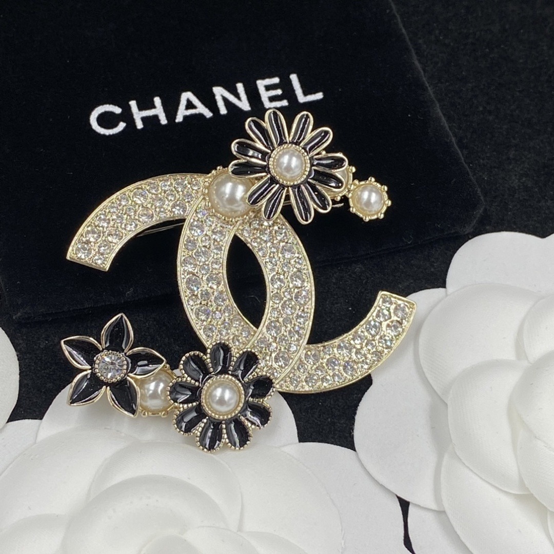 Brooch 105