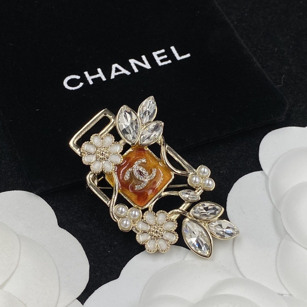 Brooch 107
