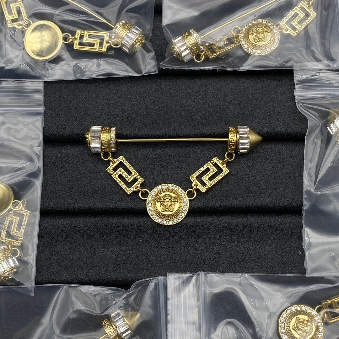 Brooch 110