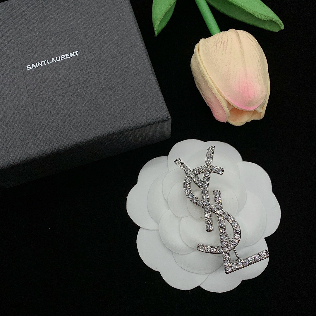 Brooch 113