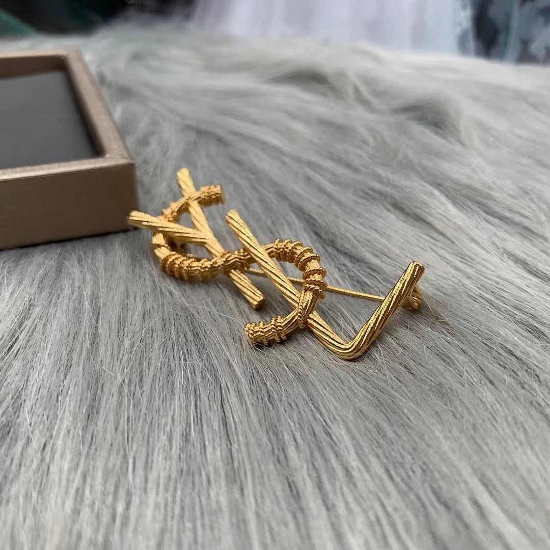 Brooch 132