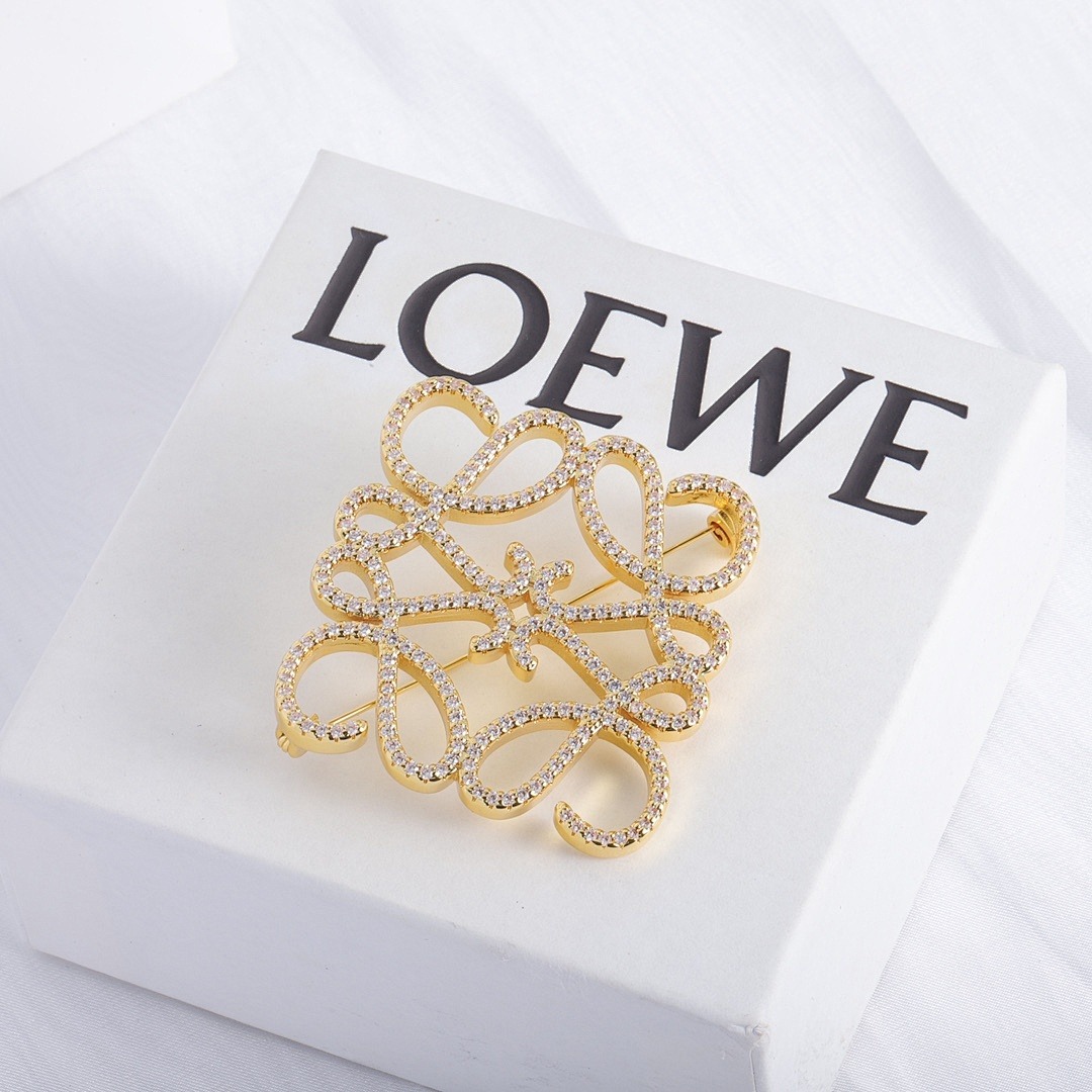 Brooch 138