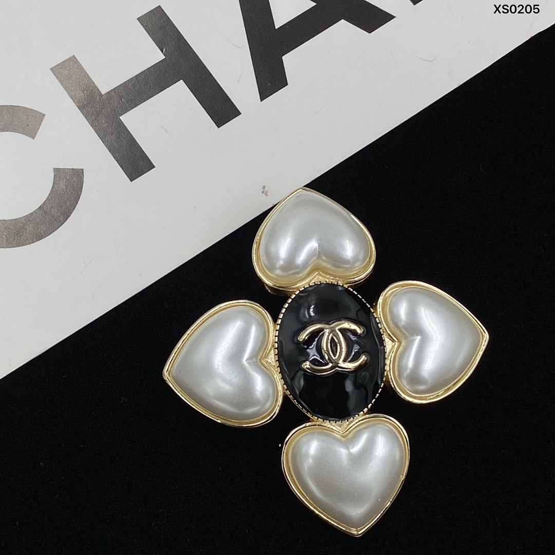 Brooch 142