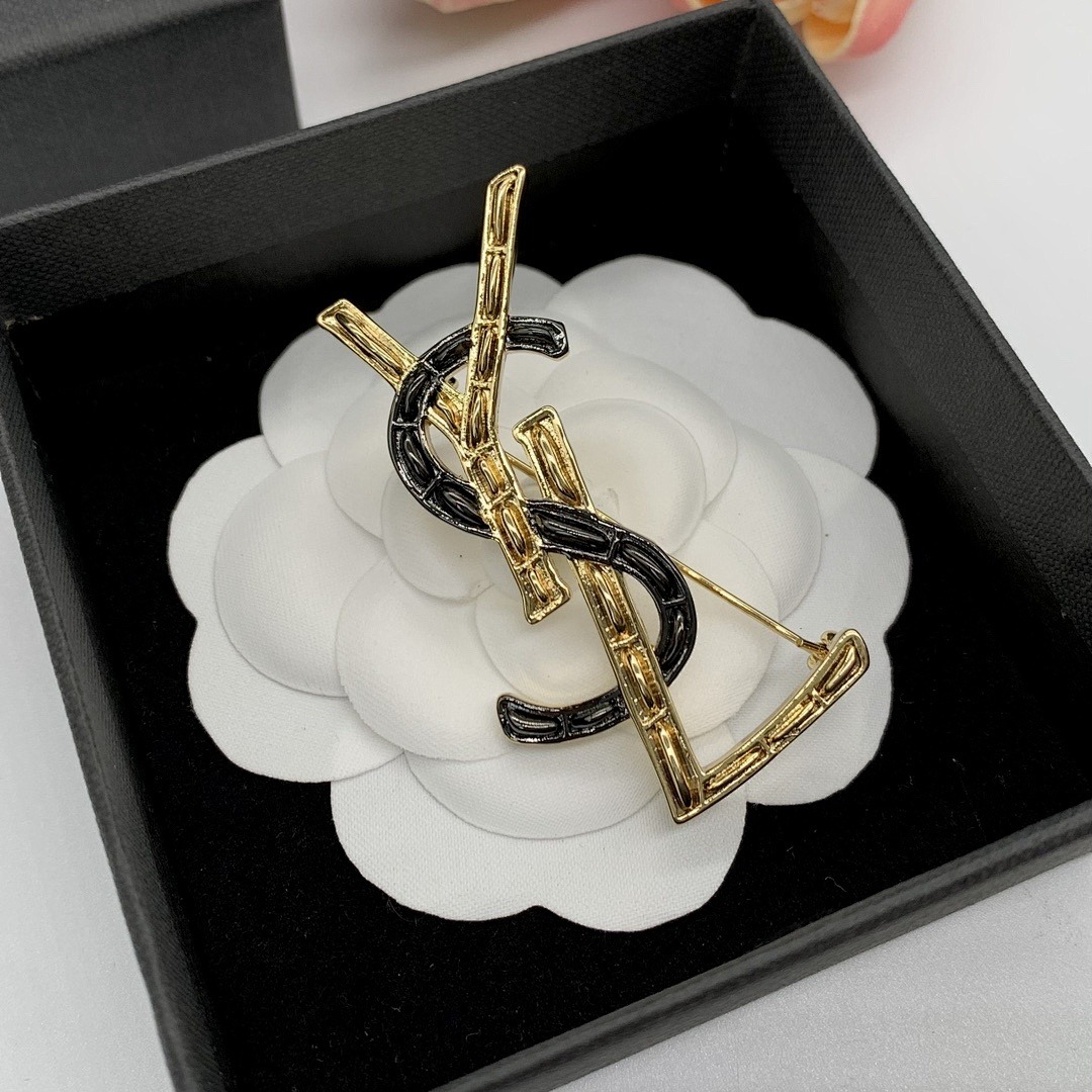 Brooch 151