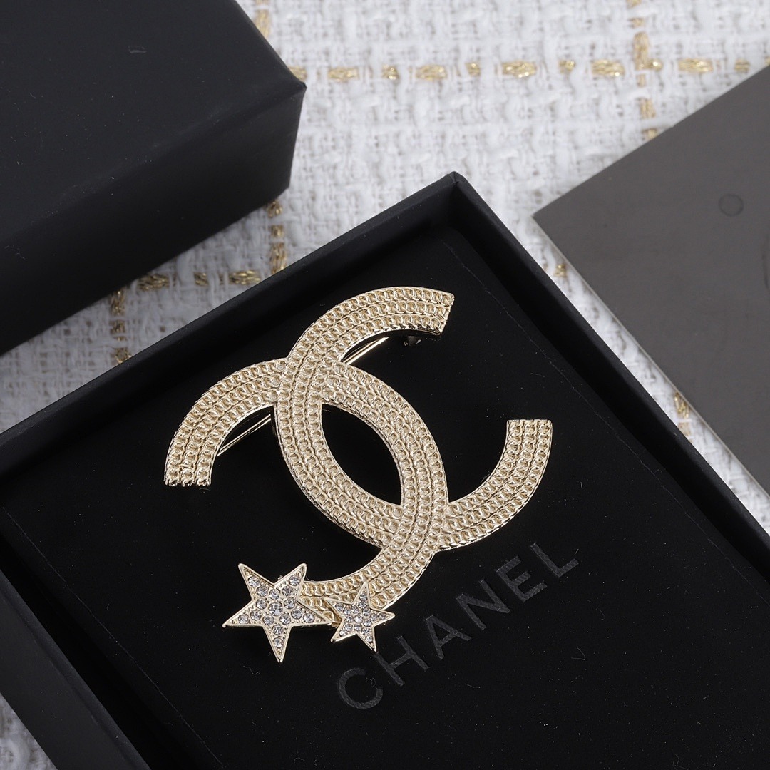 Brooch 162