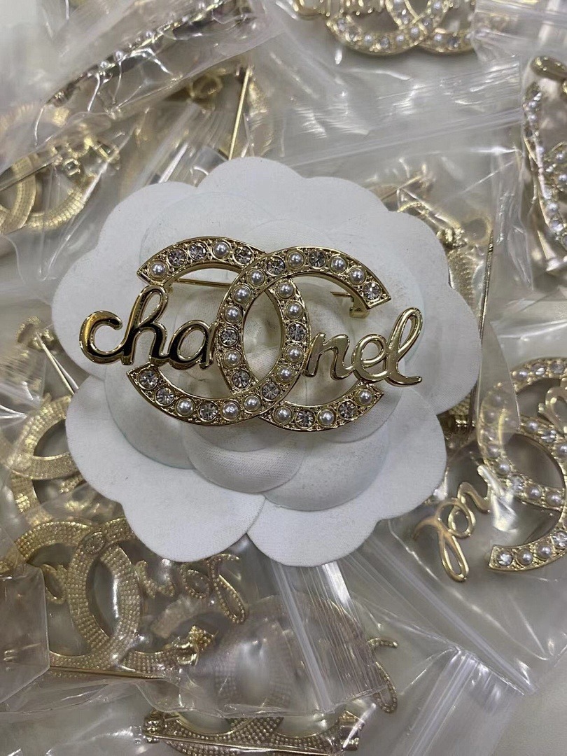 Brooch 164