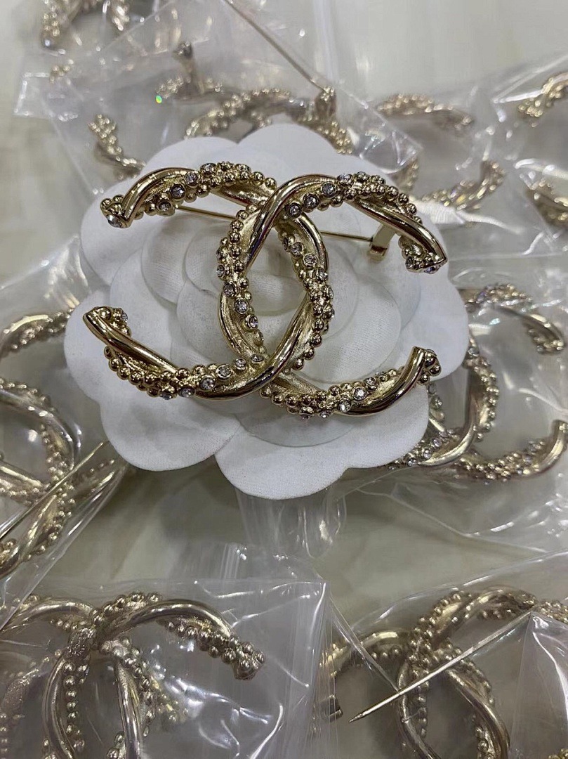 Brooch 165