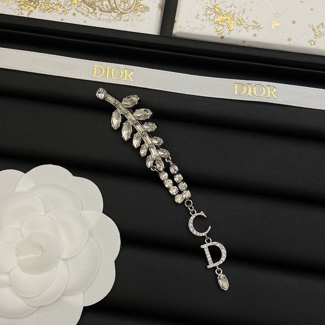 Brooch 168