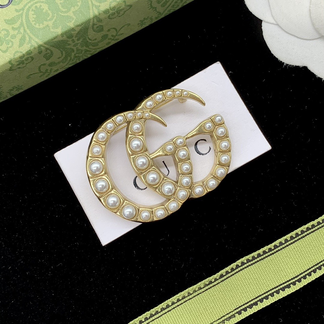 Brooch 184