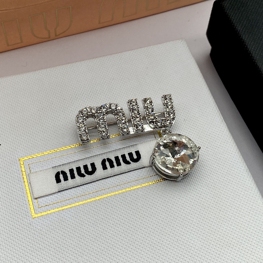 Brooch 188