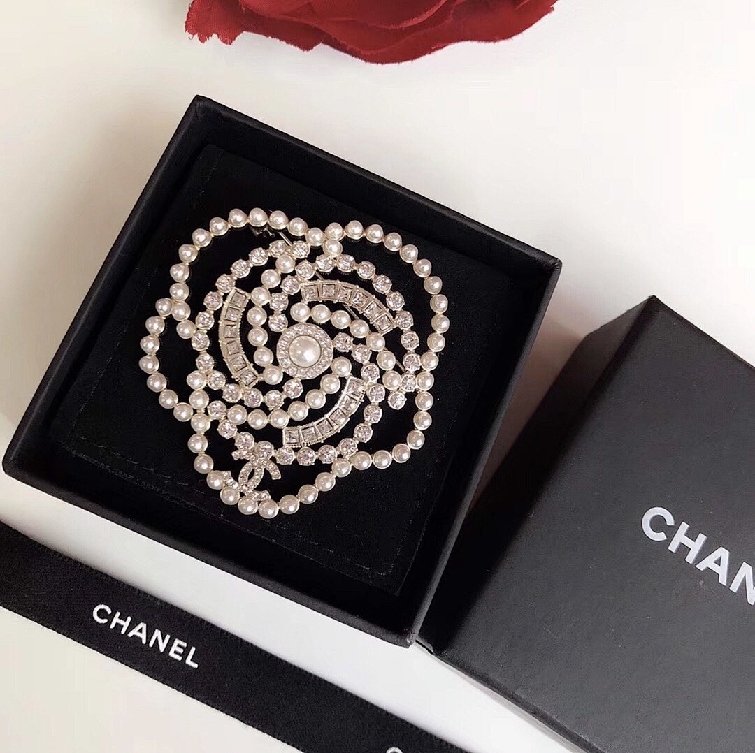 Brooch 200