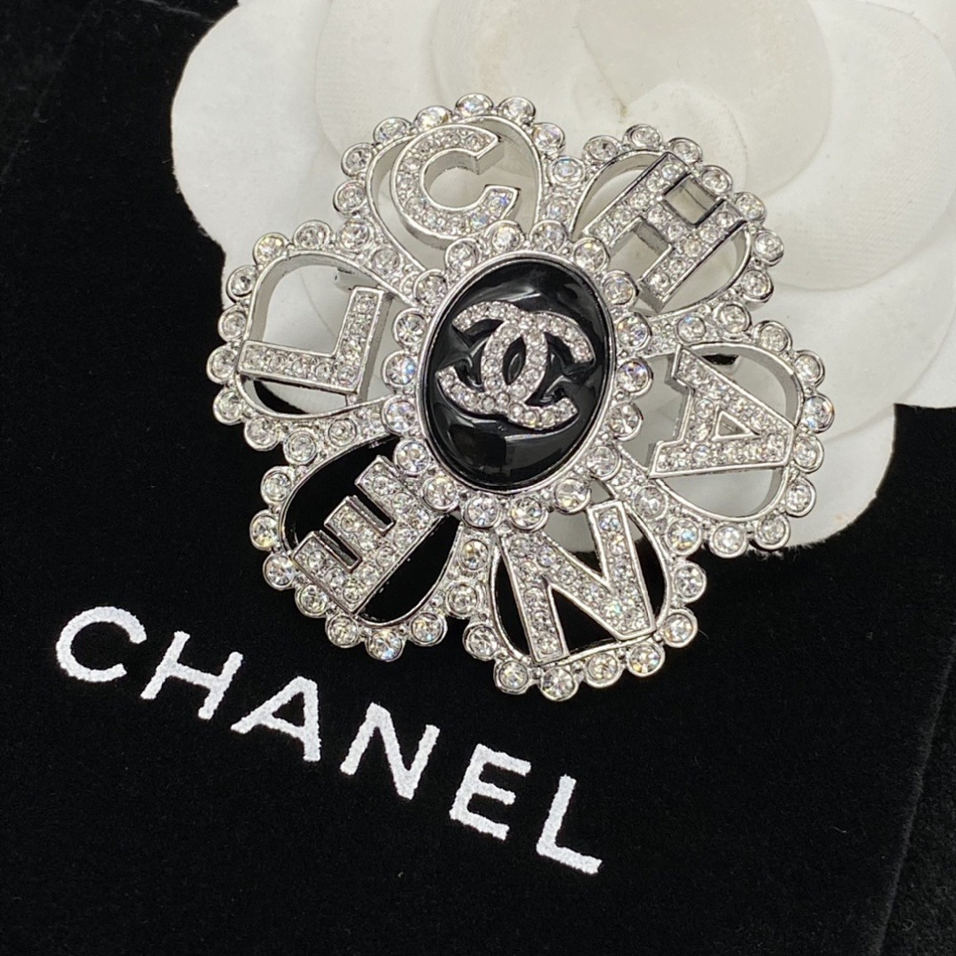 Brooch 201