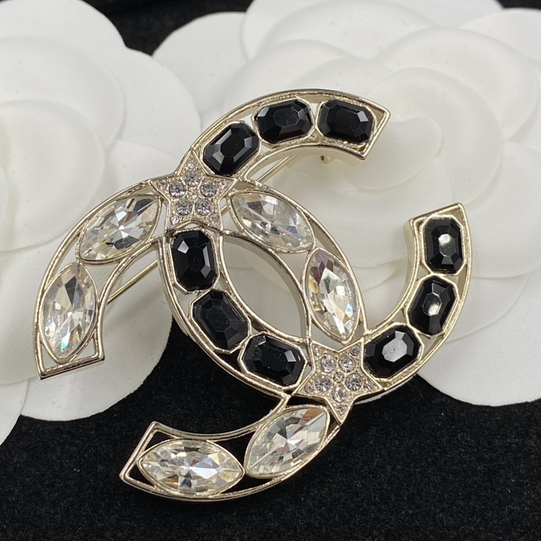 Brooch 204