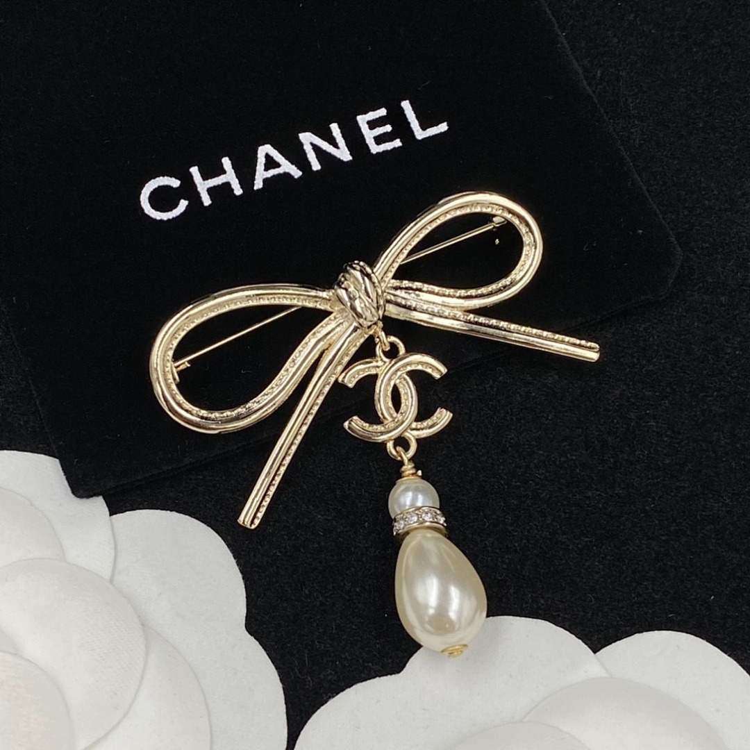 Brooch 206