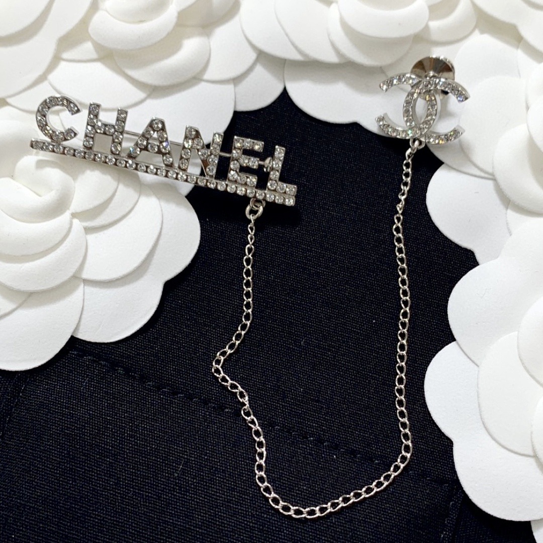 Brooch 209