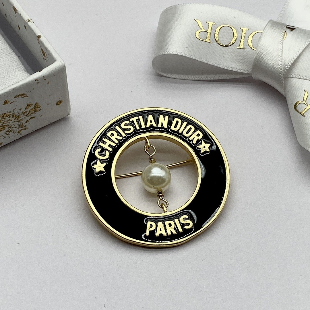 Brooch 210