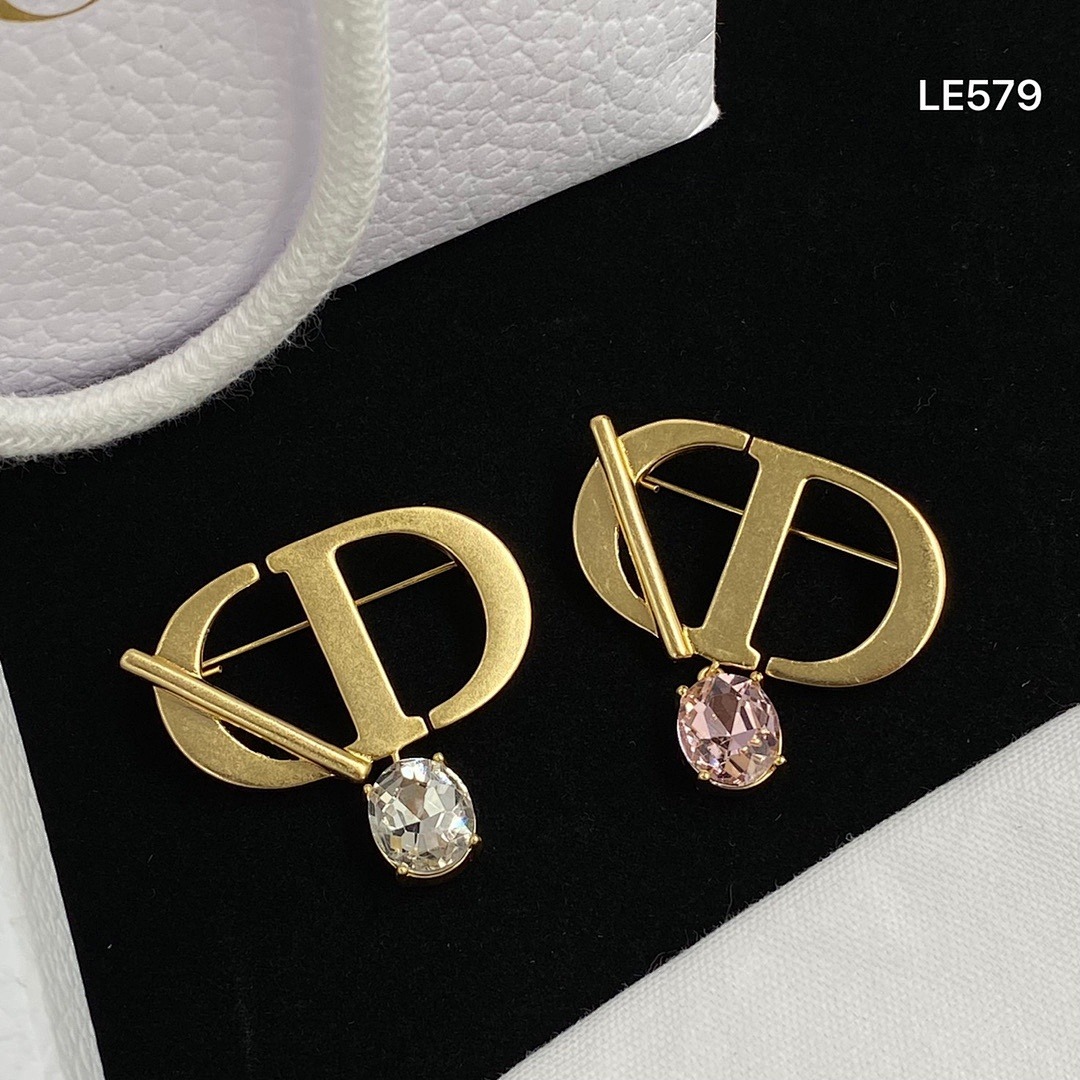 Brooch 218