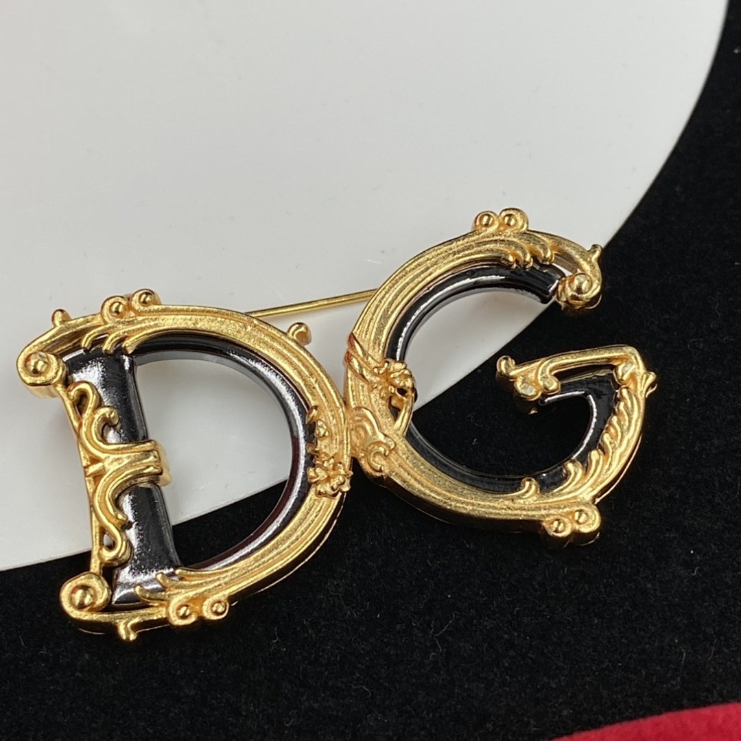 Brooch 224