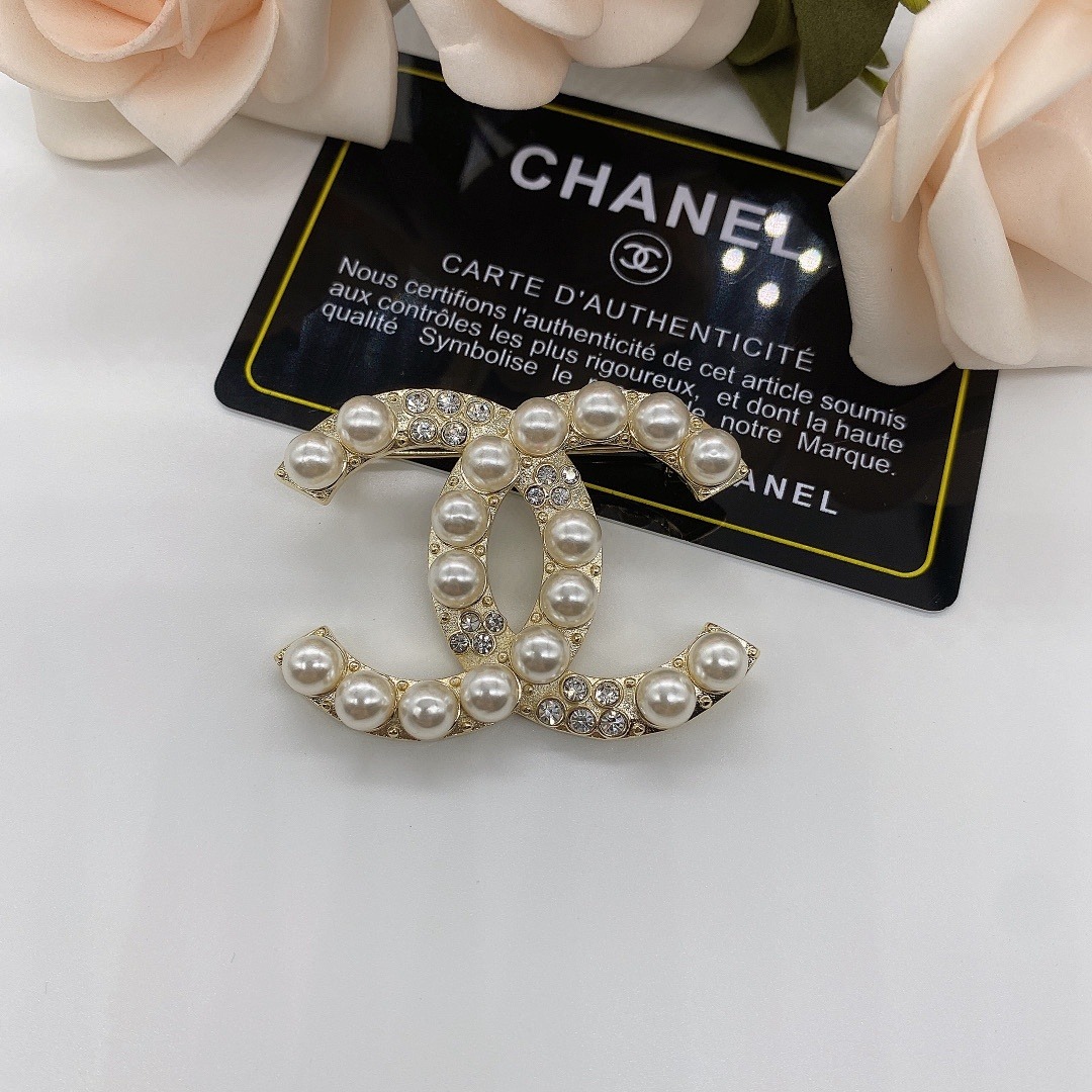 Brooch 232