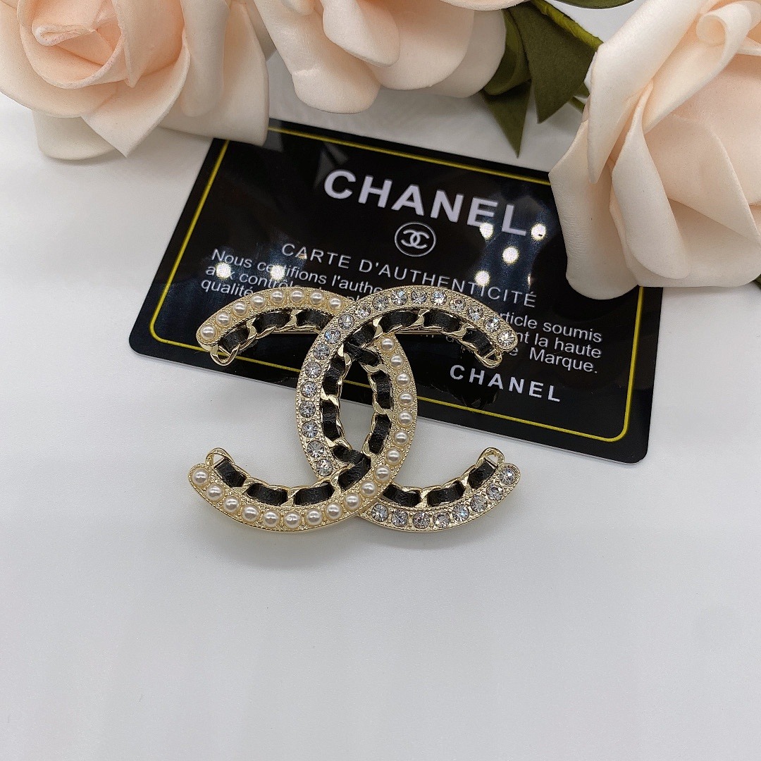 Brooch 233