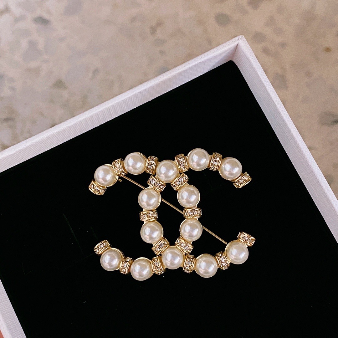 Brooch 236