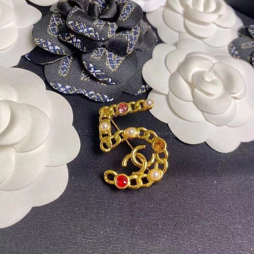 Brooch 240